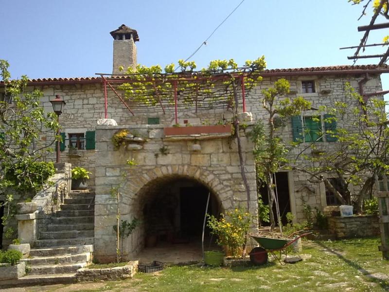 OLD ISTRIAN HOUSE RENOVATED IN ISTRIAN 